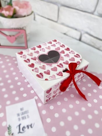 Коробка под 9 конфет "Розовые сердечки"