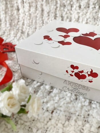 Упаковка под 12 капкейков без окна "Любовь - это счастье"