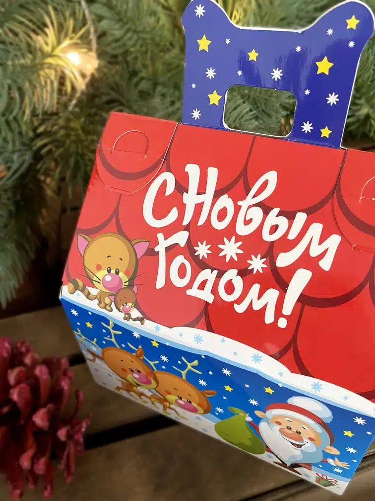 Коробка новогодняя подарочная Волшебная ночь, 133х116х126 (+45) мм (домик) — изображение 2