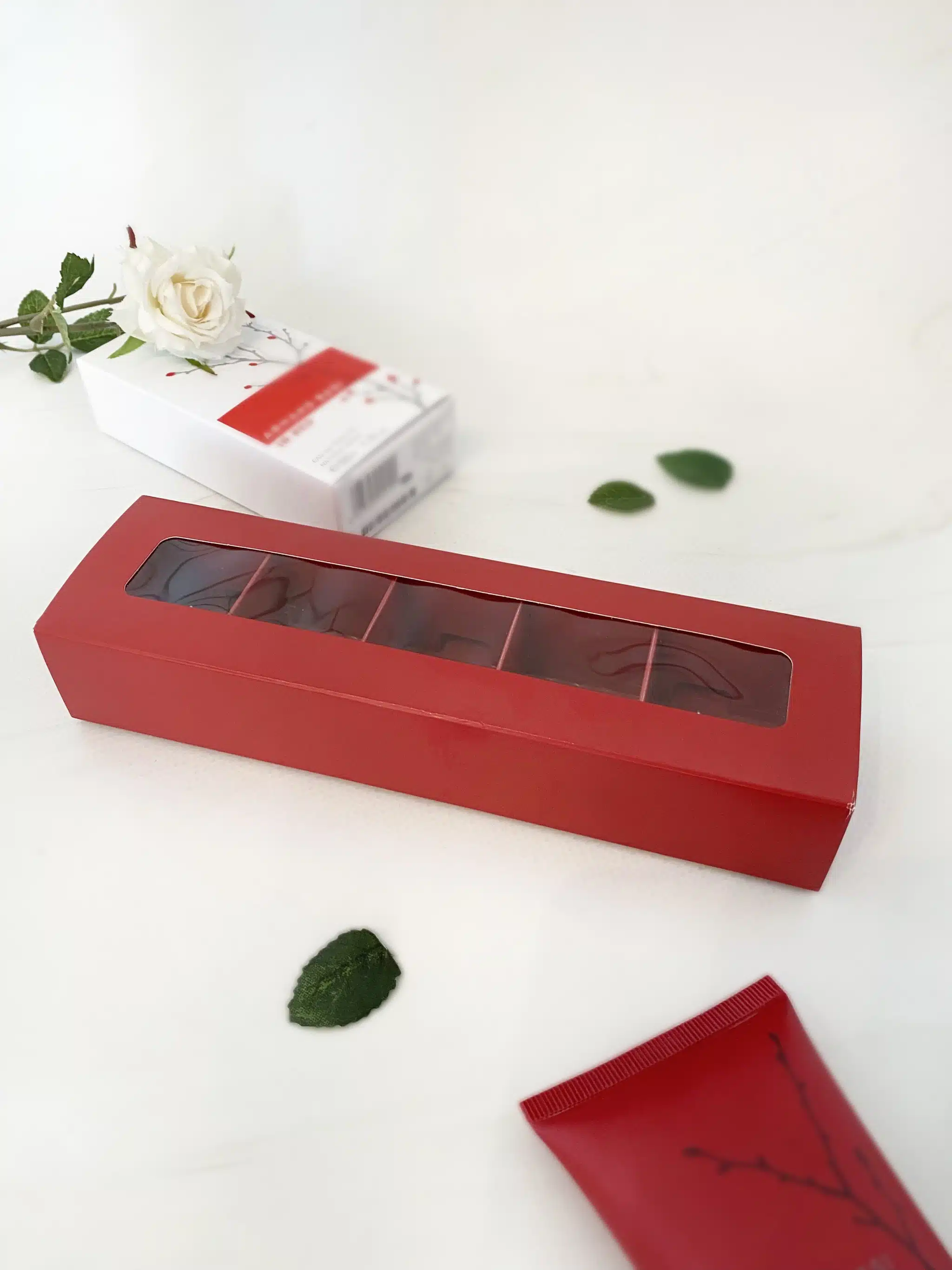 Упаковка под 5 конфет с тонкими разделителями, красный — изображение 2