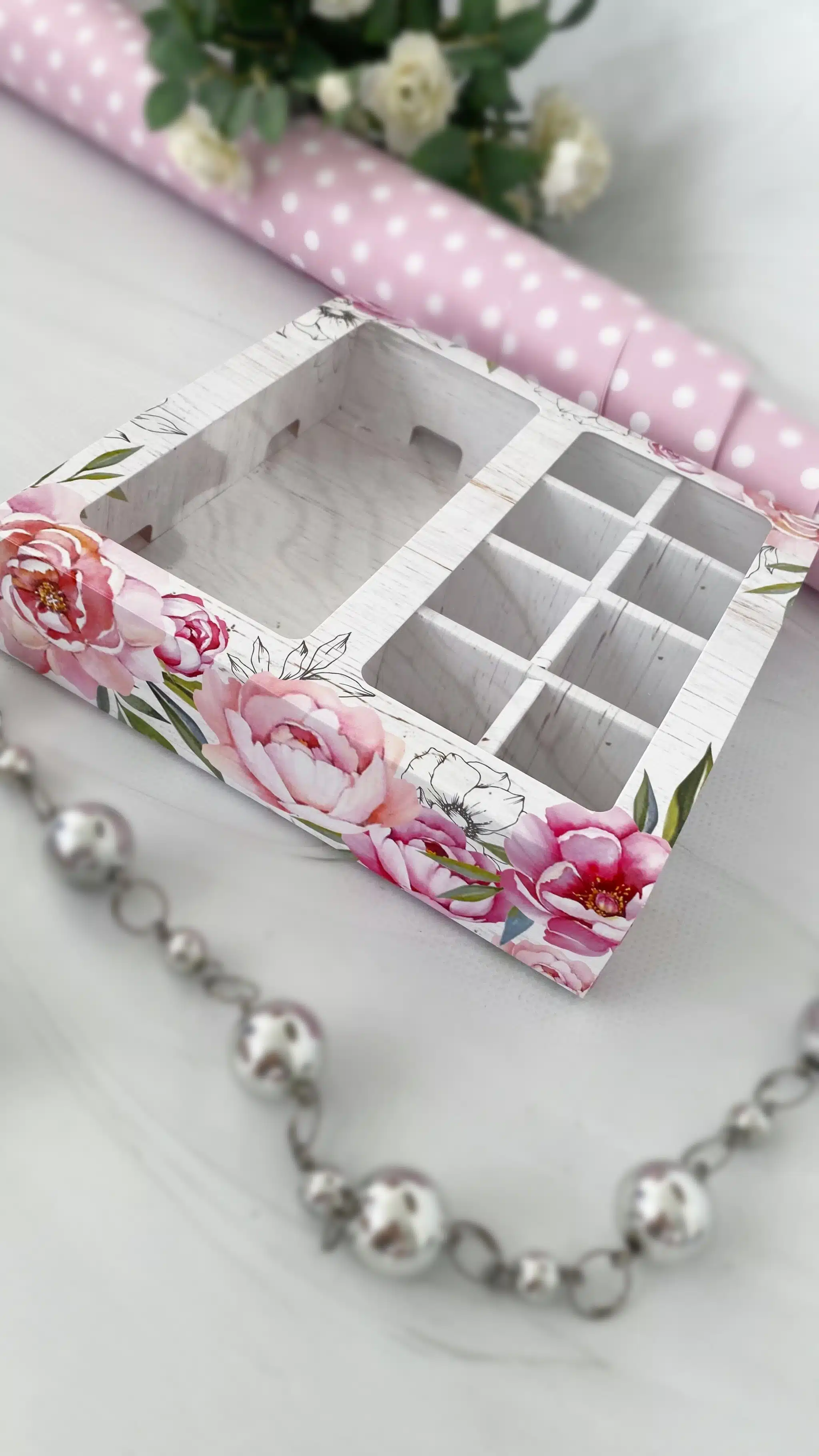 Упаковка под 8 конфет и шоколад "Пионы" — изображение 1