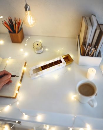 Коробка с окном под 5 конфет Золотые снежинки, 210х50х33 мм (дно и обечайка) — изображение 2