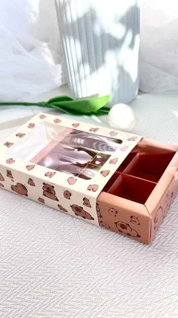 Упаковка под 6 конфет, Малыш капибары