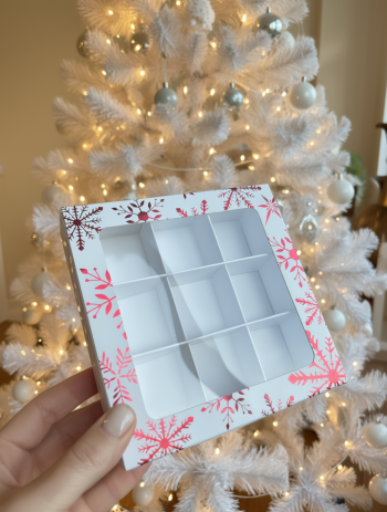 Коробка с окном под 9 конфет Метелица, 147х147х34 мм (дно и обечайка)