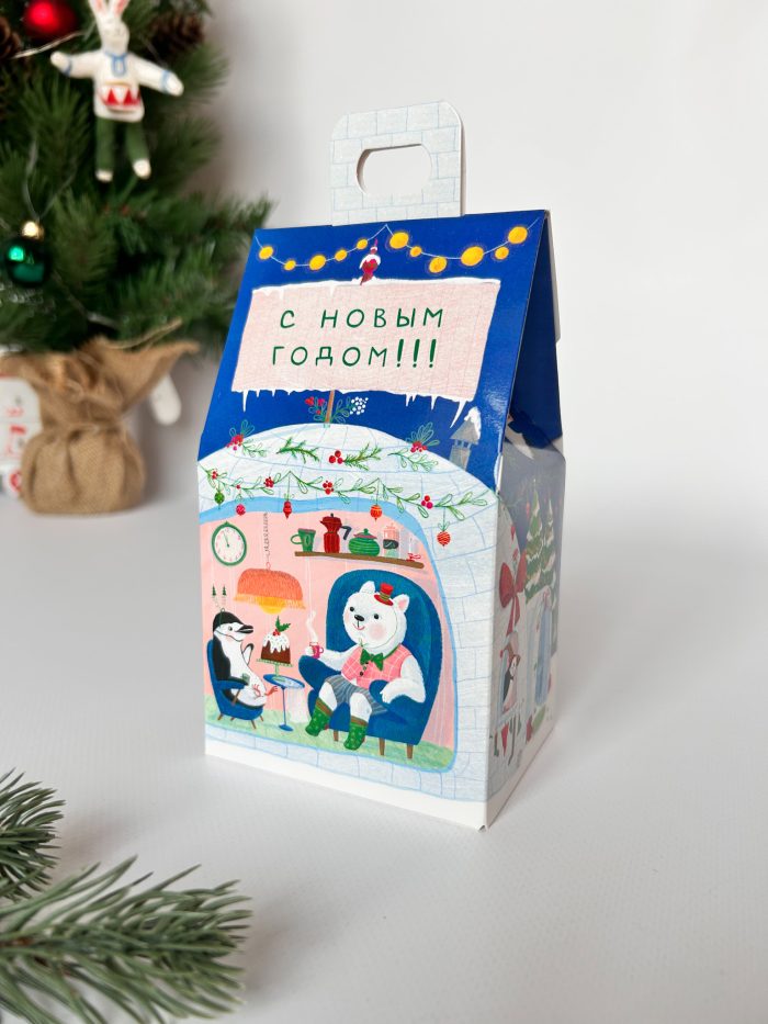 Коробка новогодняя подарочная Новогоднее иглу, 91х70х157 (+30) мм (домик) — изображение 1